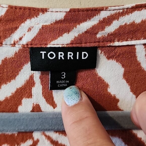 Beautiful Torrid top size 3 - Picture 3 of 5